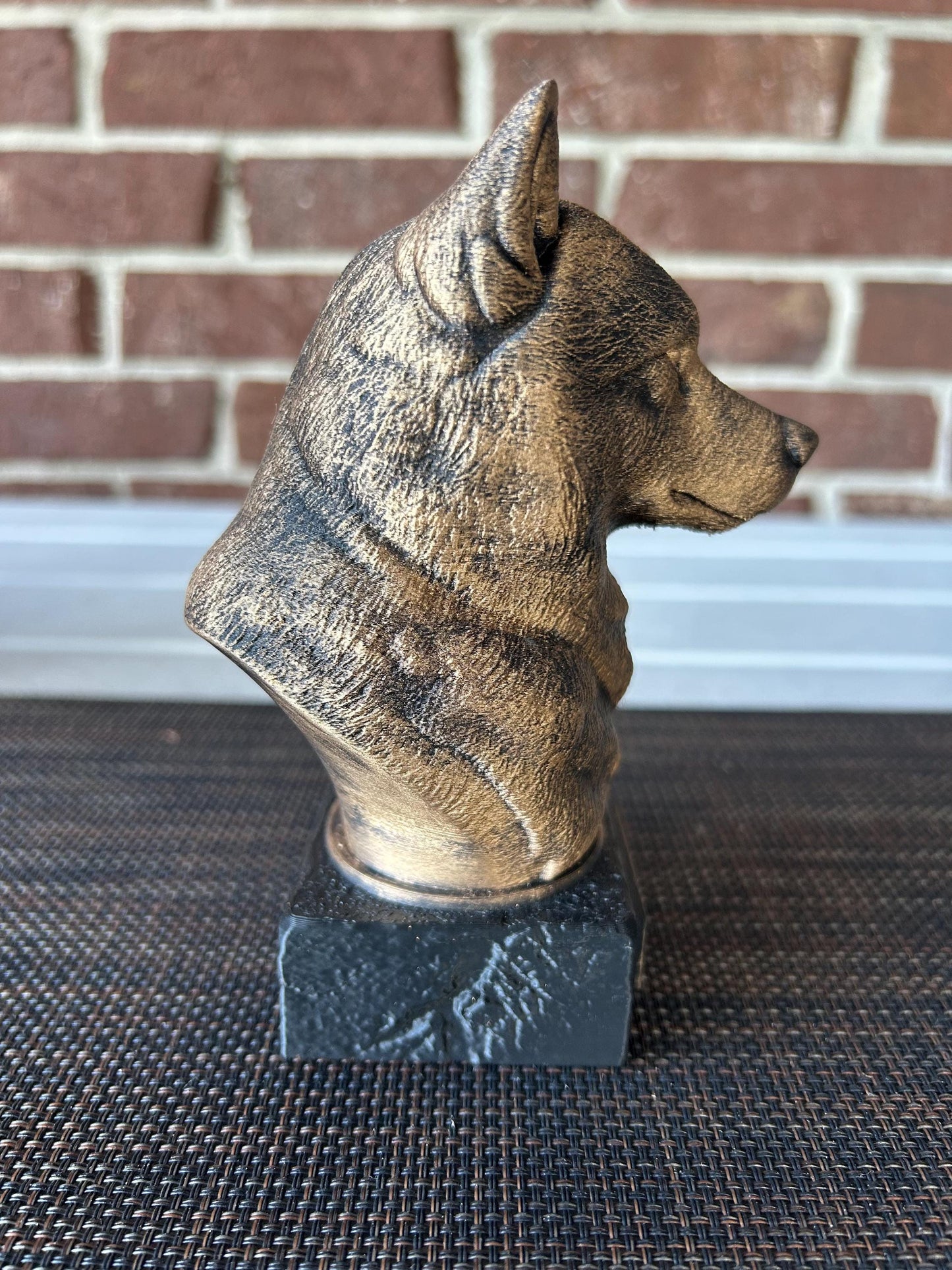 Alaskan Malamute Bust - Hand-Painted, Customizable, 3D Printed