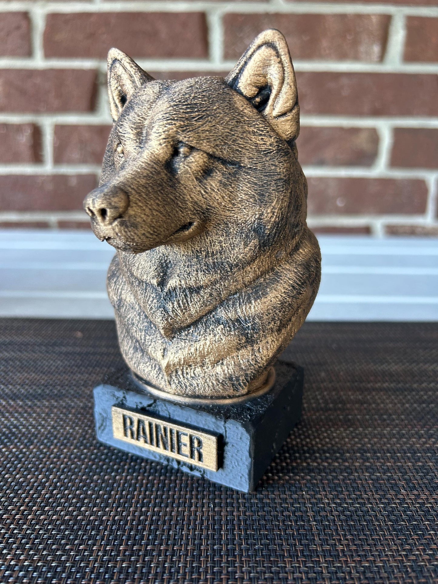 Alaskan Malamute Bust - Hand-Painted, Customizable, 3D Printed
