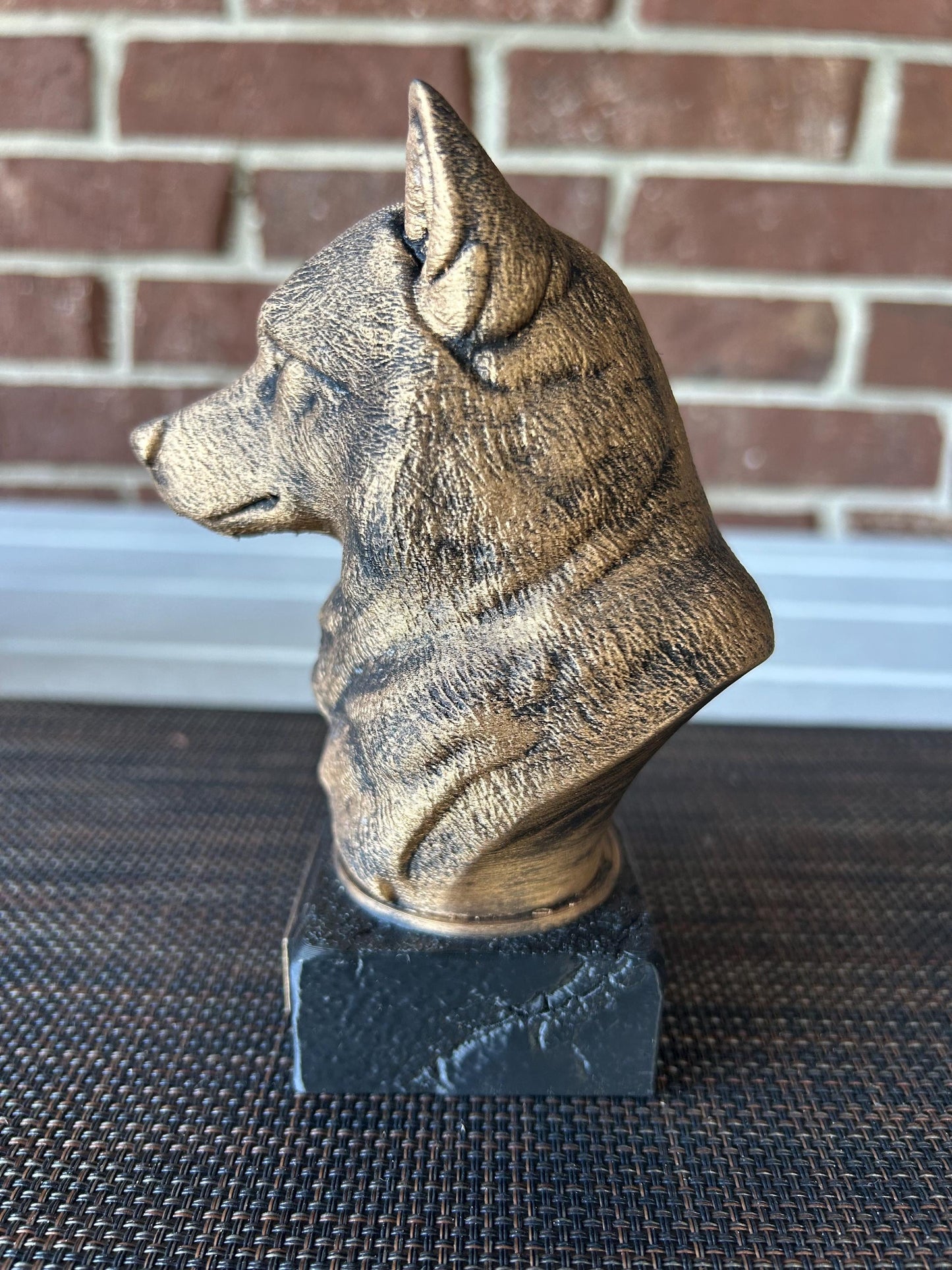Alaskan Malamute Bust - Hand-Painted, Customizable, 3D Printed