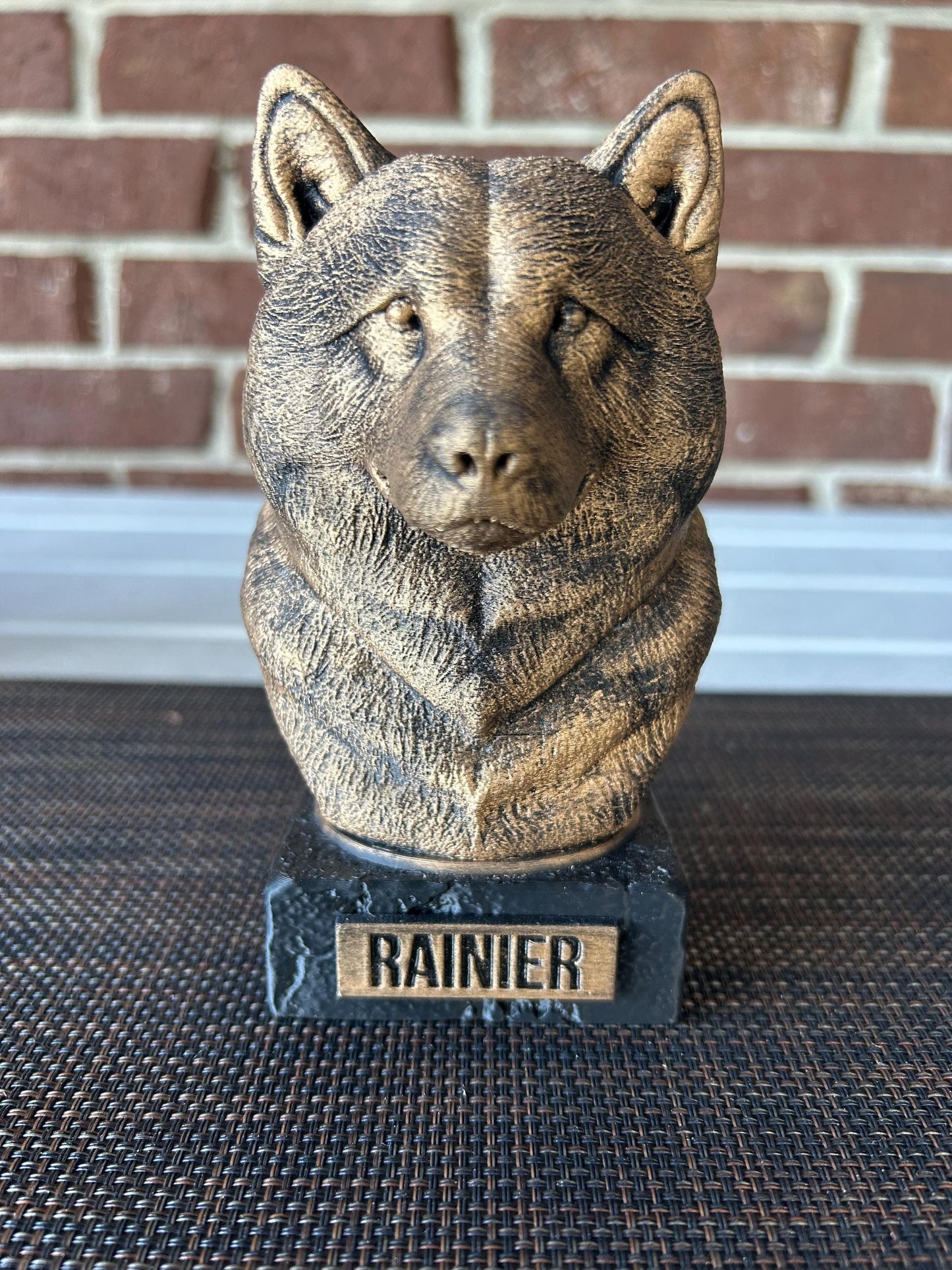 Alaskan Malamute Bust - Hand-Painted, Customizable, 3D Printed