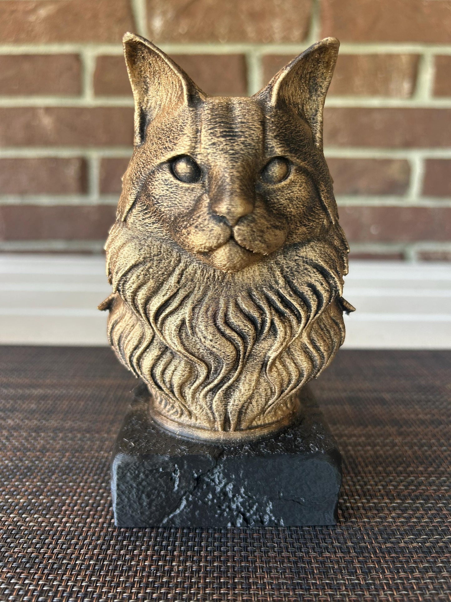 Maine Coon Bust - Hand-Painted, Customizable, 3D Printed