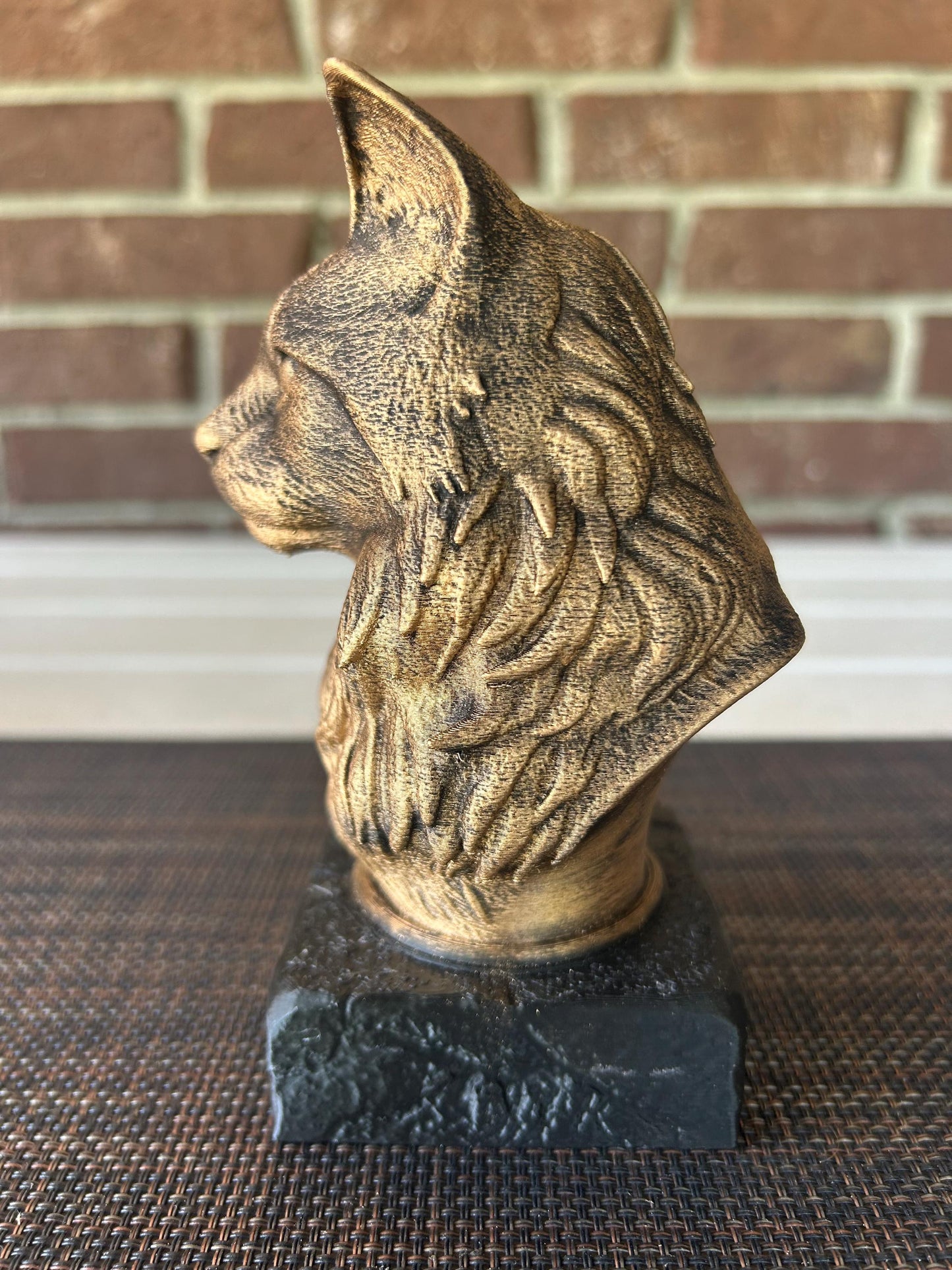 Maine Coon Bust - Hand-Painted, Customizable, 3D Printed