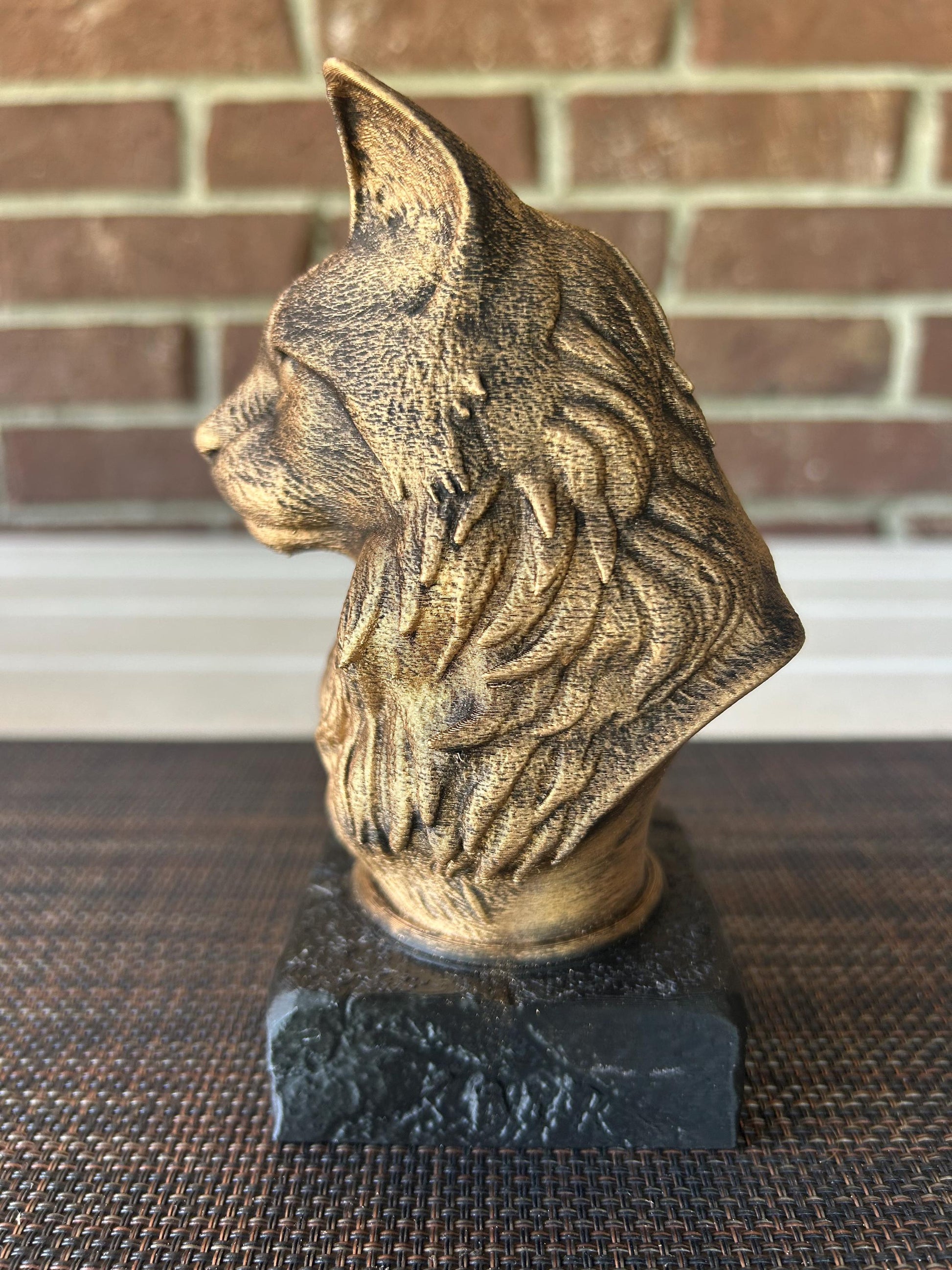 Maine Coon Bust - Hand-Painted, Customizable, 3D Printed