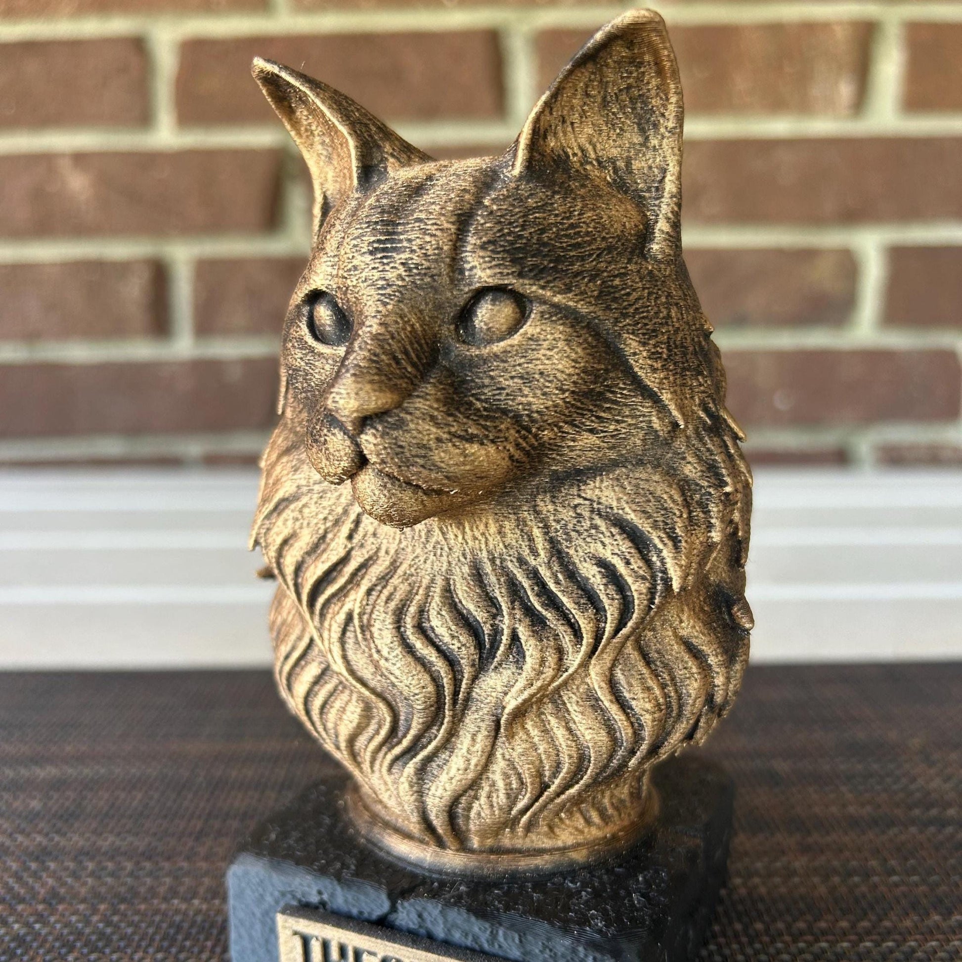 Maine Coon Bust - Hand-Painted, Customizable, 3D Printed