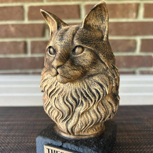 Maine Coon Bust - Hand-Painted, Customizable, 3D Printed