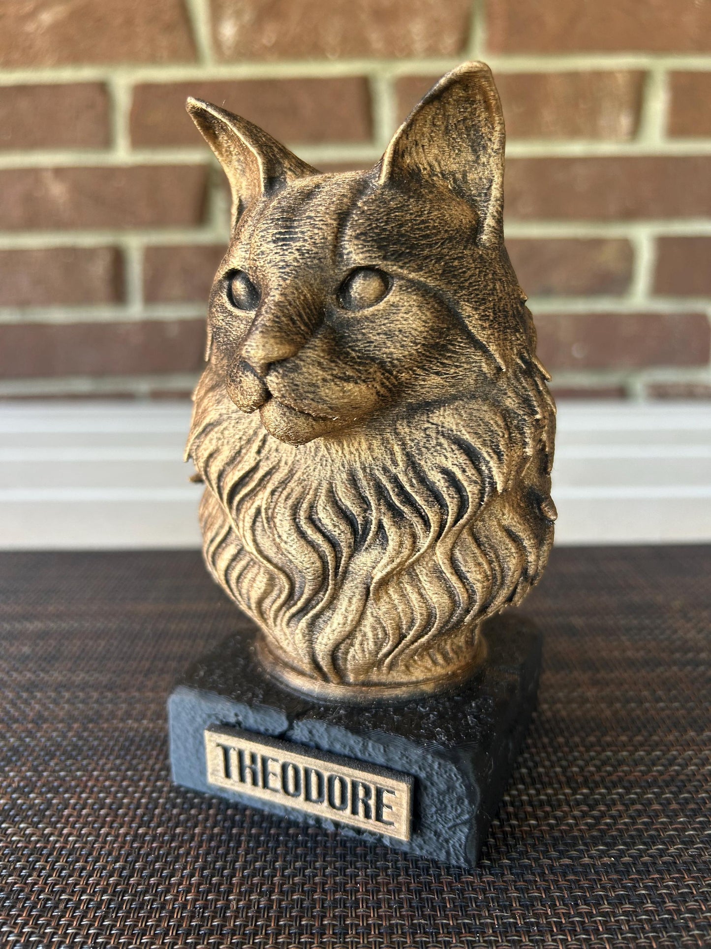 Maine Coon Bust - Hand-Painted, Customizable, 3D Printed